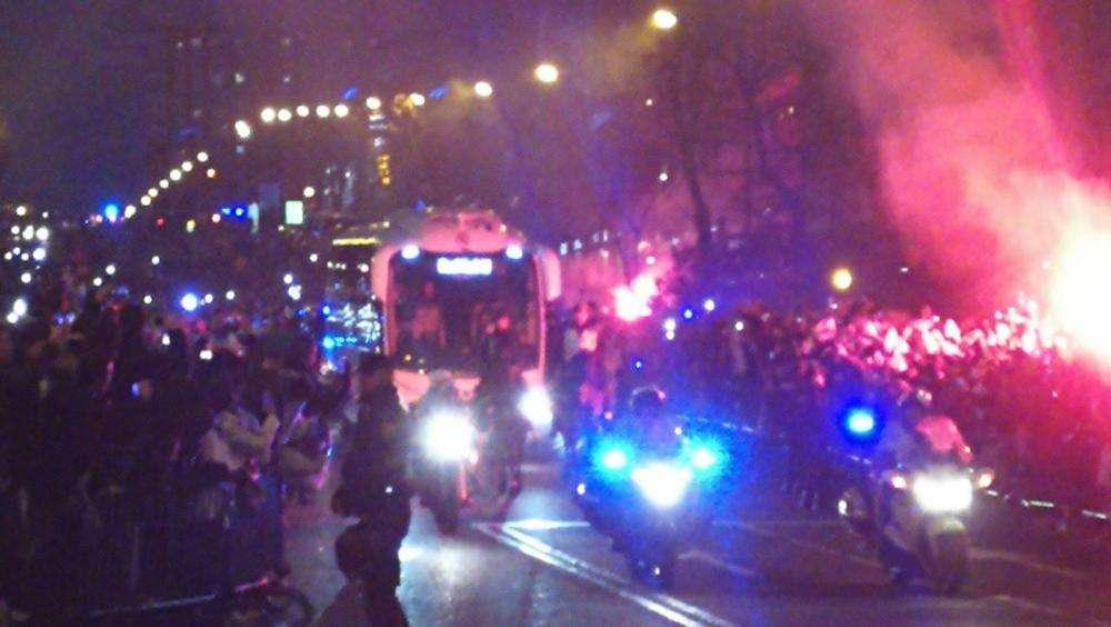 FOTO BD - Así ha sido la llegada del bus del Real Madrid al Bernabéu