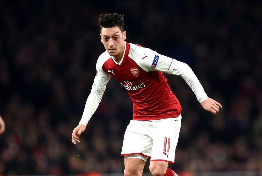 Según la prensa inglesa, Ozil se plantea colgar las botas en el Arsenal