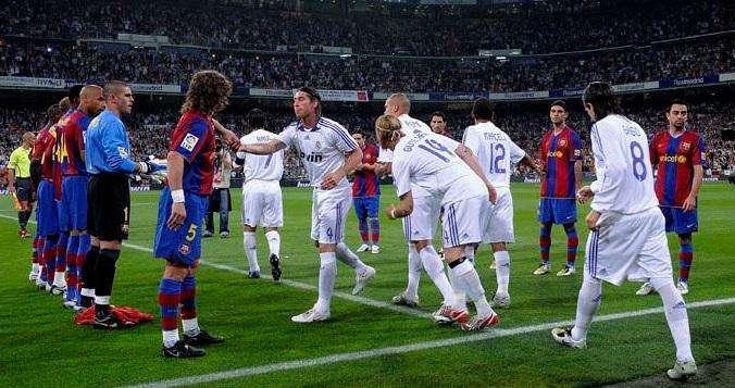 ¡No hubo pasillo!: los culés 'pasan' de homenajear a su máximo rival