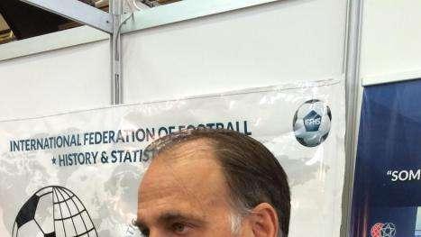 Tebas: "Esperamos empezar a jugar de nuevo en junio y terminar este verano la temporada"