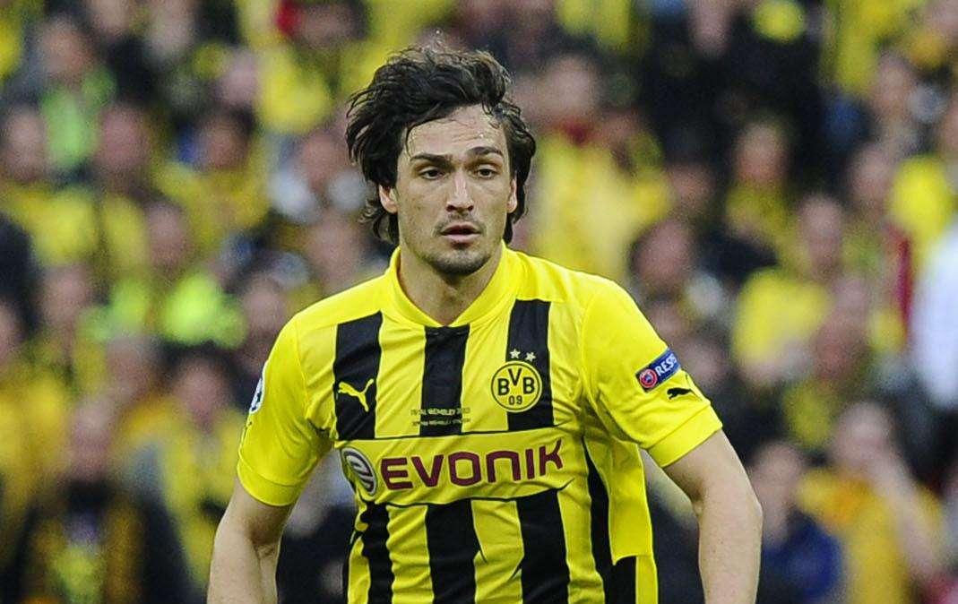 Hummels se plantea su salida al United en 2015
