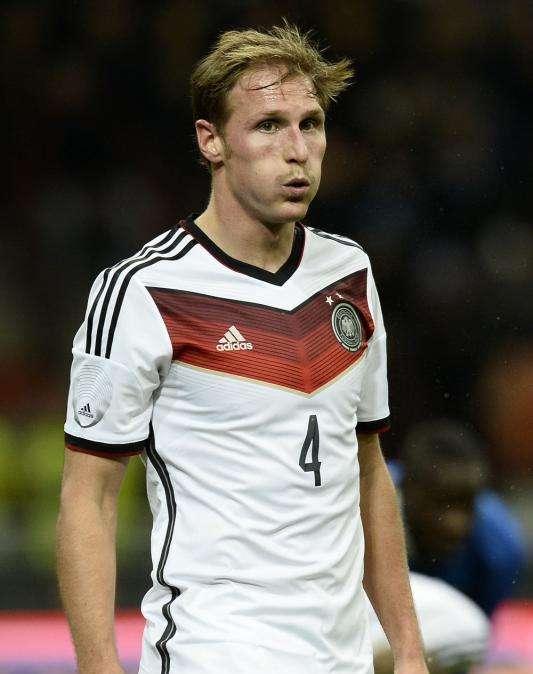 Mirror: Höwedes, en el foco de la Premier League