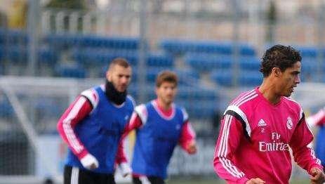 Daily Express: El PSG también quiere a Varane