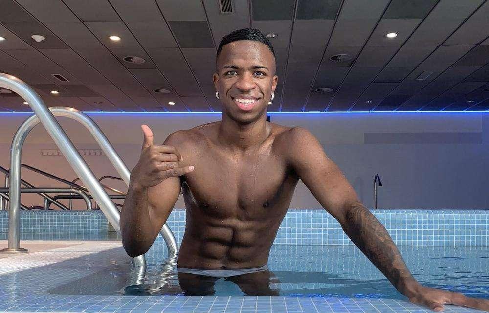 FOTO - El optimismo de Vinícius con su lesión: "¡Trabajando para volver más fuerte!"