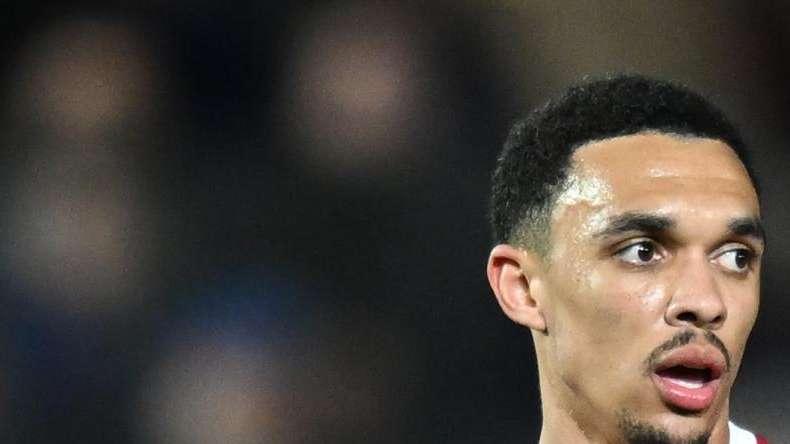 "Me cuentan fuentes del Liverpool que Alexander-Arnold se va a quedar"