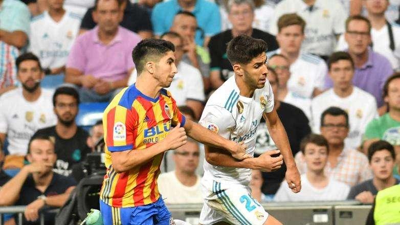 El United y el Madrid, detrás de Carlos Soler: la respuesta del jugador