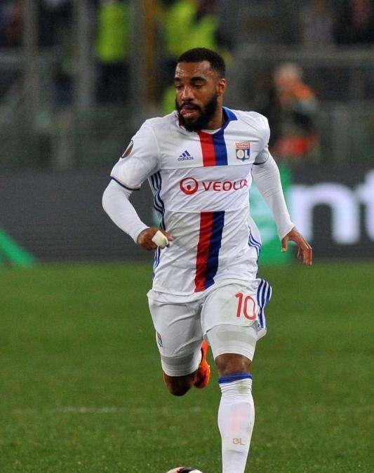 Al Atlético le sale un duro competidor: el Arsenal doblará su oferta por Lacazette