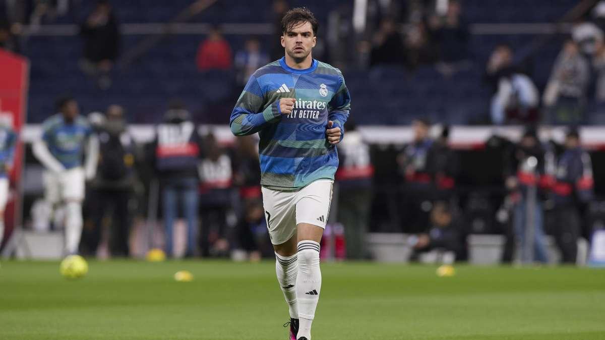 Preocupación con Asencio: salió del Bernabéu en ambulancia