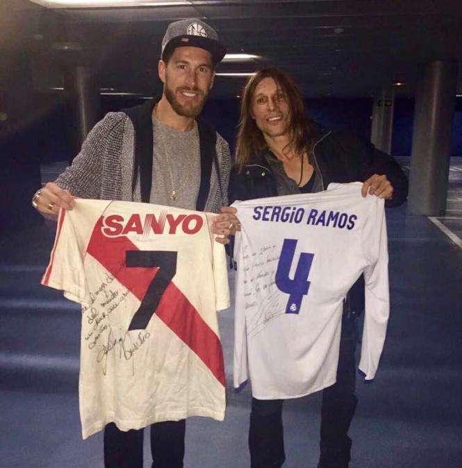 FOTO - Ramos se fotografió con el ídolo que le hizo llevar la melena