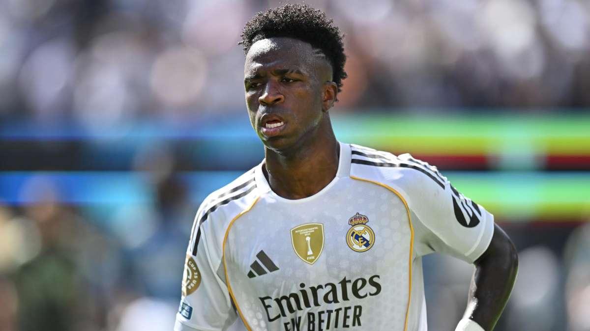Soto Grado y el VAR no tardaron en liarla en el clásico