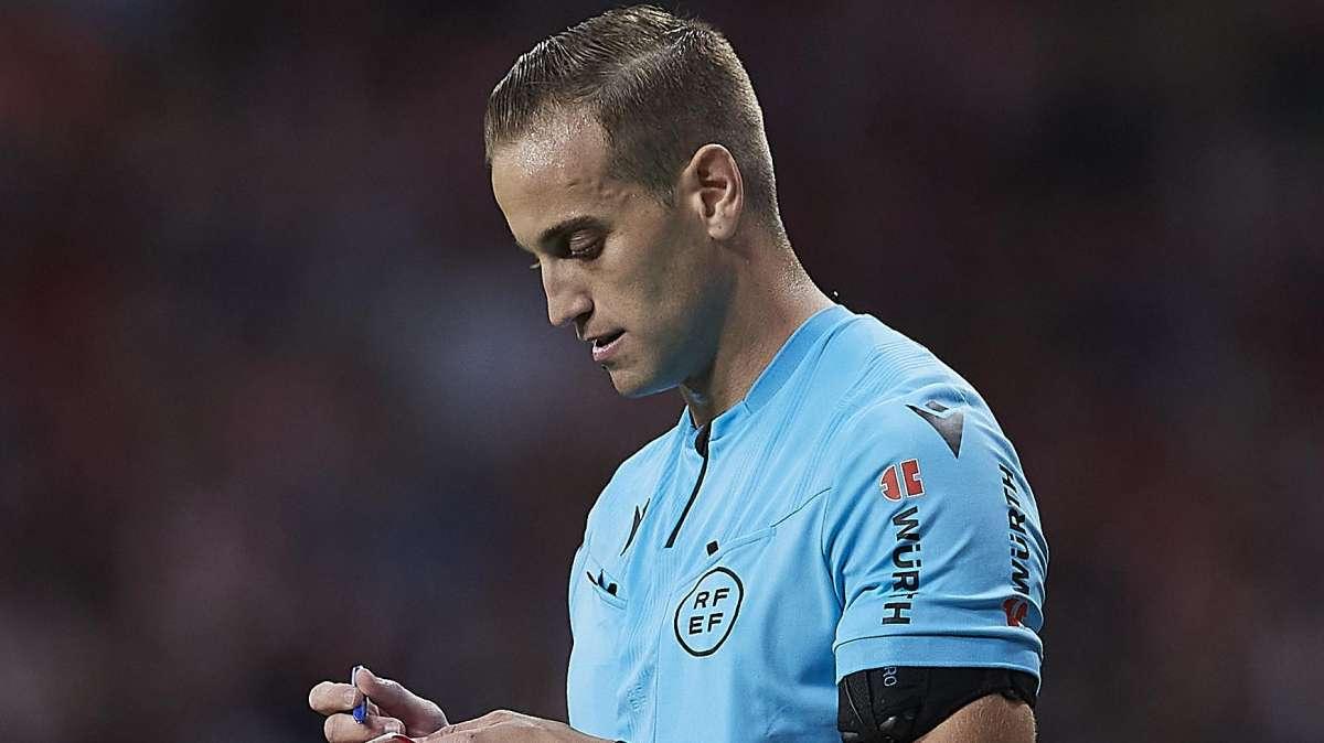 Alberola Rojas vuelve a olvidarse de un penalti a favor del Real Madrid