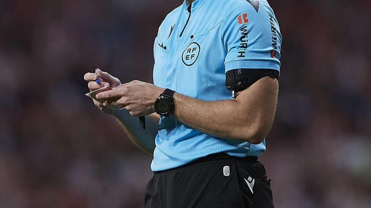 Escándalo: el árbitro del clásico de la Supercopa pagó al hijo de Negreira