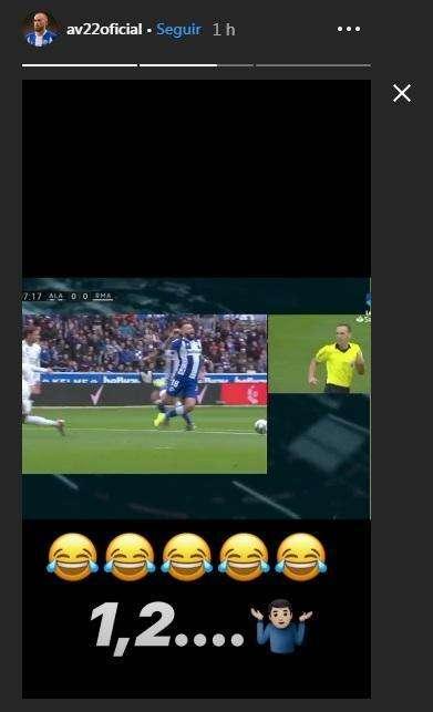 FOTO - Aleix Vidal se mofa en sus redes de que no le hayan pitado el penalti