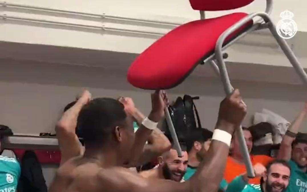 VÍDEO | Alaba la vuelve a liar con una silla tras la remontada al Sevilla