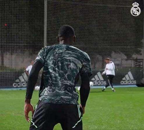 VÍDEO | Nueva genialidad de Rüdiger: golazo y sorpresa final