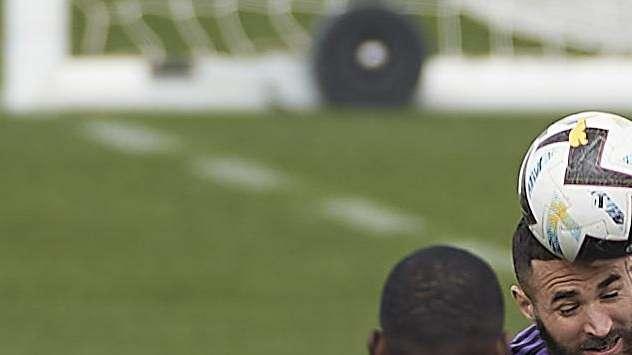 Benzema se entrena con normalidad en una sesión con una única baja