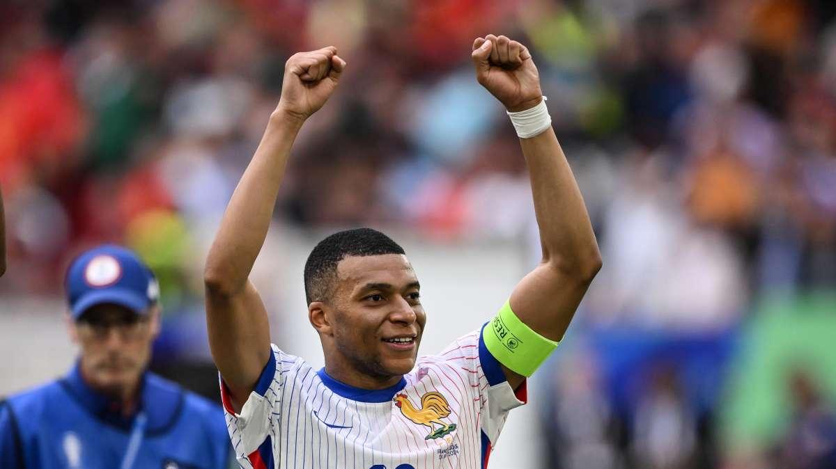 Anuncian "sorpresas" y "leyendas" en la presentación de Mbappé