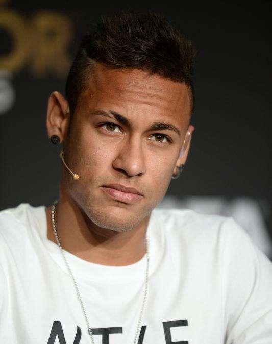 Neymar se pica con Kroos y le responde una semana después con una 'manita'