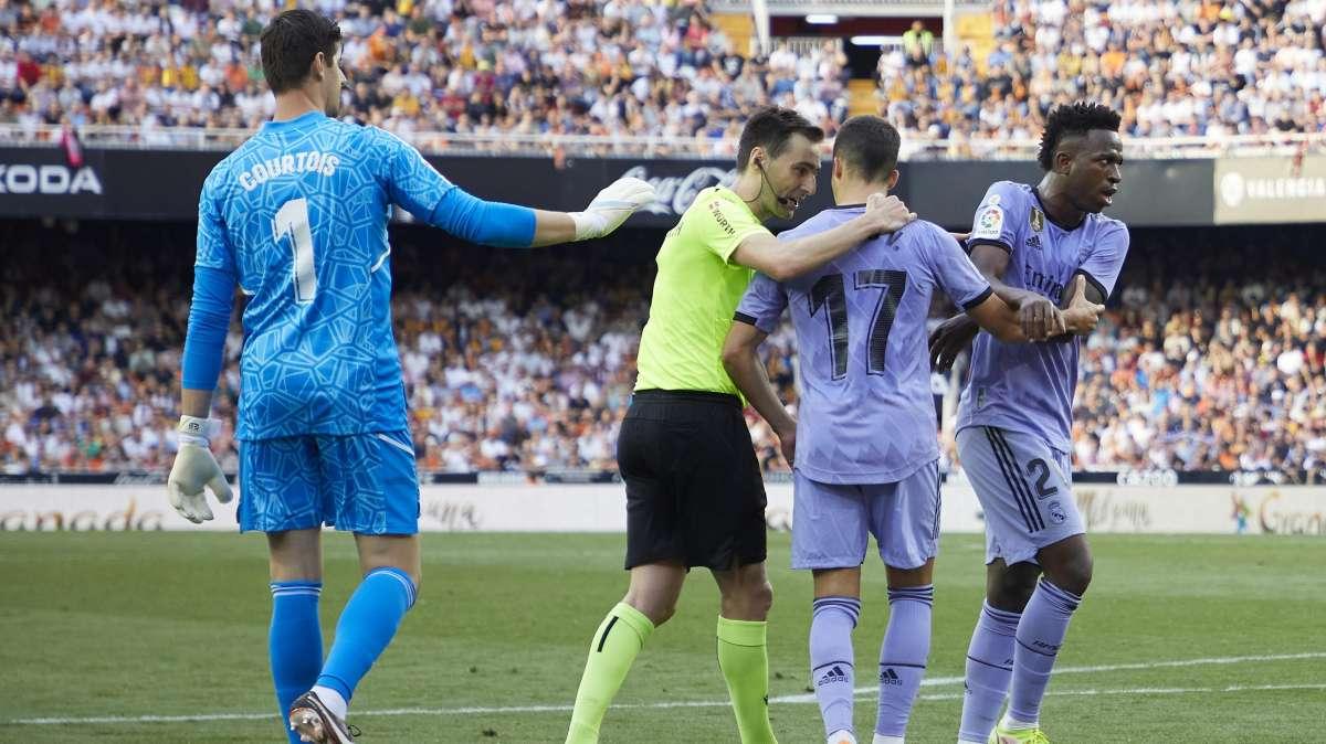 Courtois: "Vinicius es un jugador fantástico. Si escucharas lo que tenemos que escuchar..."