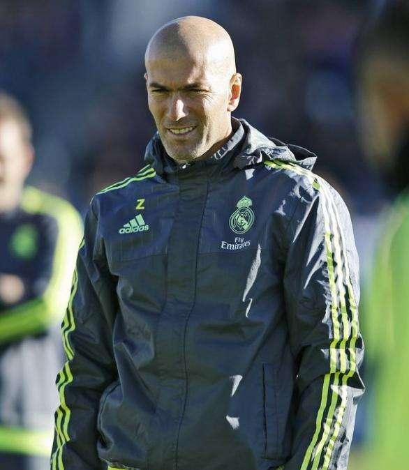 Tercer día de entrenamiento en UCLA: Zidane manda e impone balón