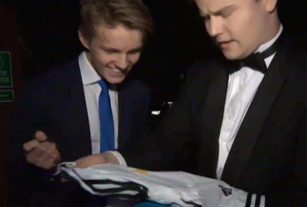 Odegaard sigue entrenándose en la nieve de Drammen