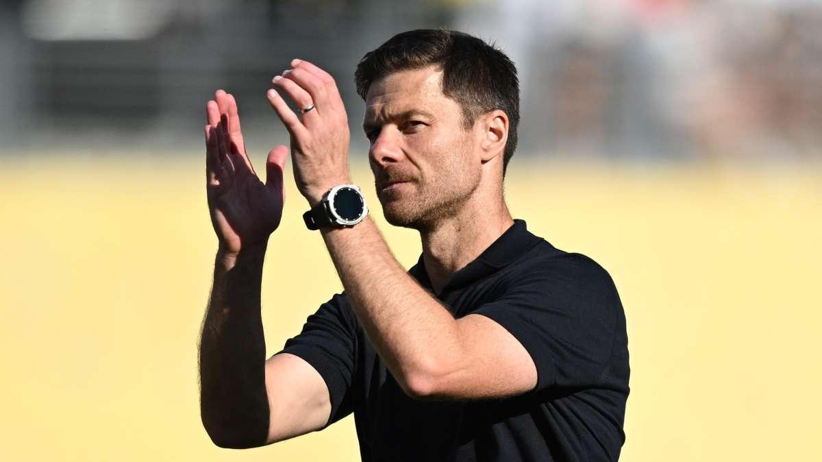 Xabi frena una salida en el Real Madrid: "Está más cerca de quedarse"