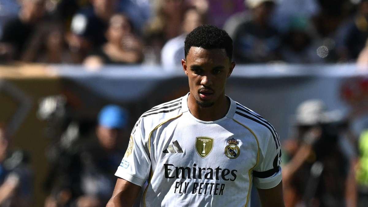 Arbeloa prepara una decisión drástica con el futuro inmediato de Trent 