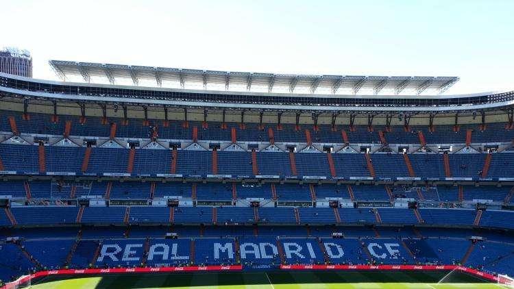 El Bernabéu ya está listo para que el balón eche a rodar