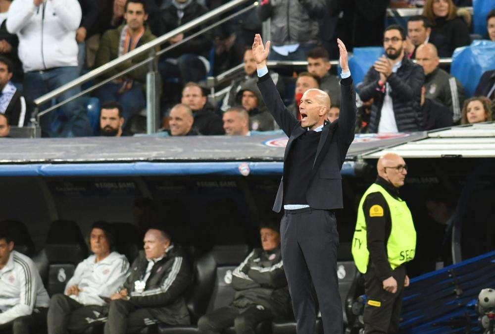 "Zidane se va del Real Madrid porque había 7-8 jugadores que no le hablaban"