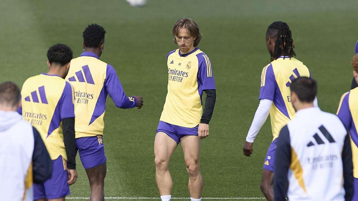 El Real Madrid prepara el partido contra el Betis con dos bajas