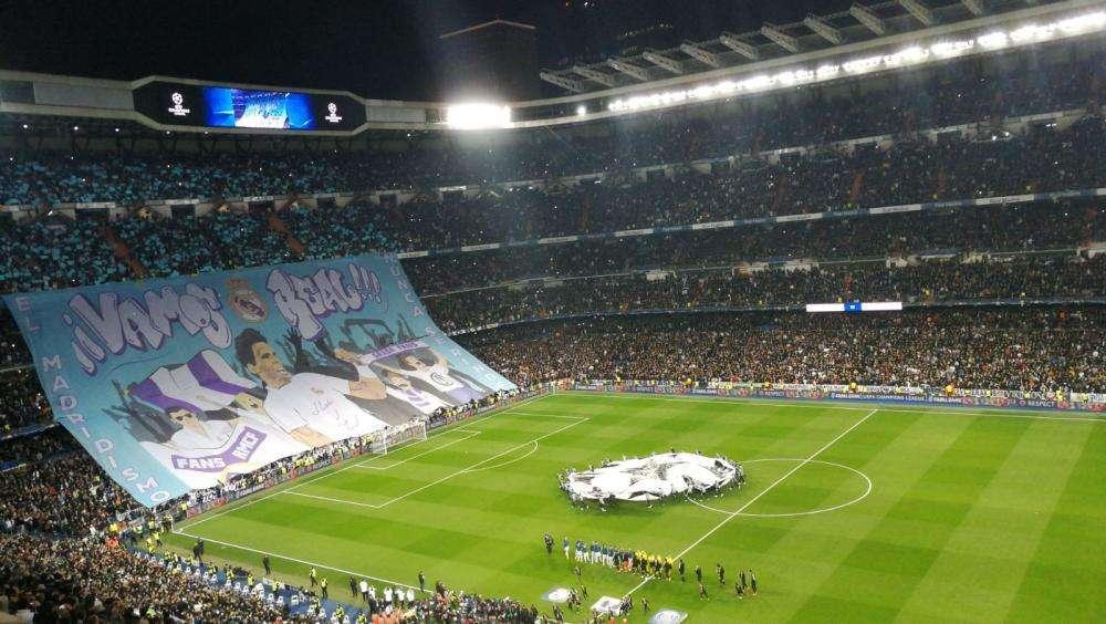 FOTO BD - El tremendo mosaico de la grada fans para recibir al Madrid