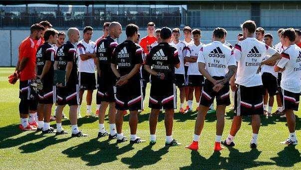 Zidane dirige su primera sesión con el Castilla