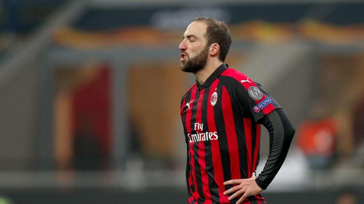 ¡Locura en Milán! Higuaín podría abandonar el club rossonero en enero