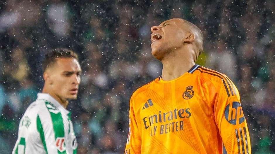 Algo extraño pasaba con Kylian Mbappé... y no era un dolor de muelas