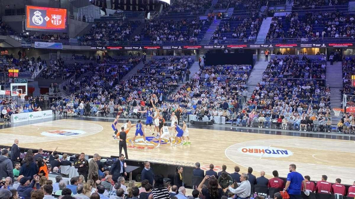 Barcelona 85-79 Real Madrid: el arbitraje salva de nuevo a los culés