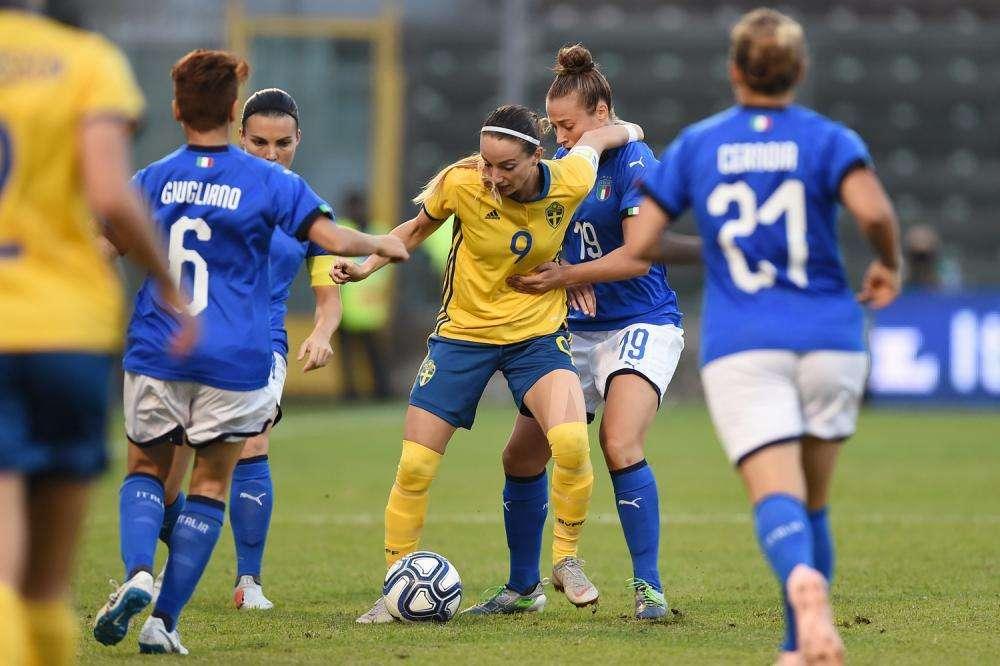 Amanda Sampedro: "El fútbol femenino estaba creciendo sin el Madrid. El derbi..."