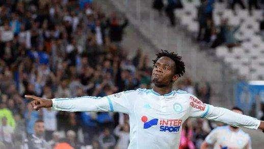 L'Équipe: Arsenal y Tottenham siguen de cerca a Batshuayi
