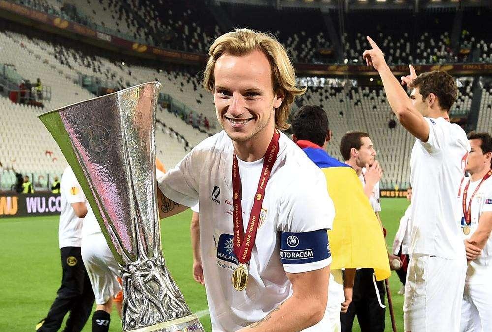 OFICIAL - Rakitic regresa al Sevilla seis años después