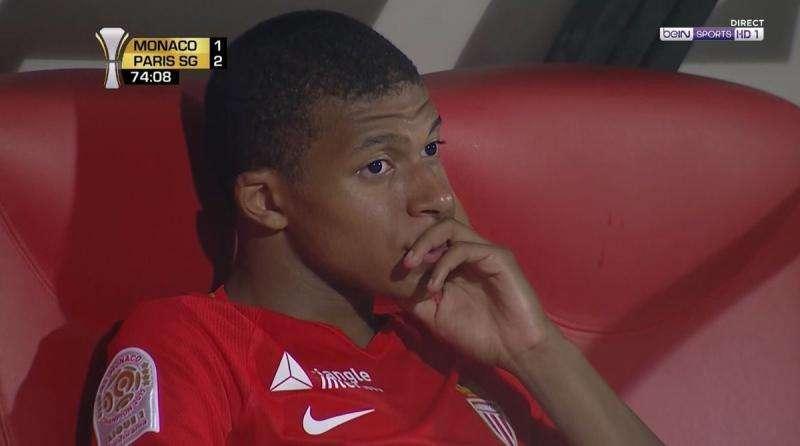 FOTO - La cara de pocos amigos de Mbappé al ser sustituido contra el PSG en la Supercopa francesa