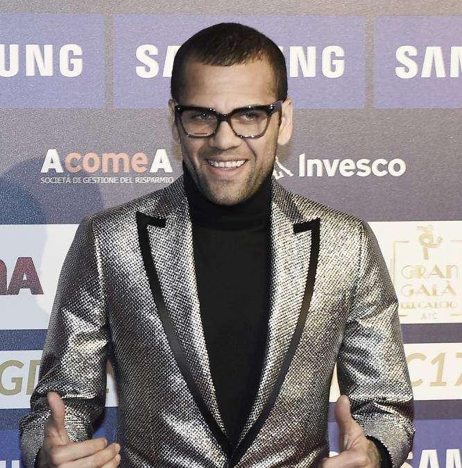 Dani Alves: "Neymar es un niño muy sensible"