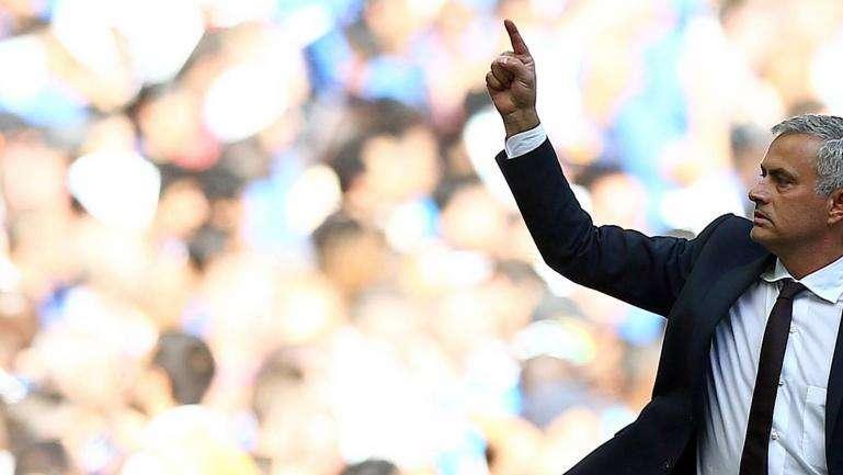 Mourinho prepara 60 'kilos' por un defensor blanco y Florentino contraatacará