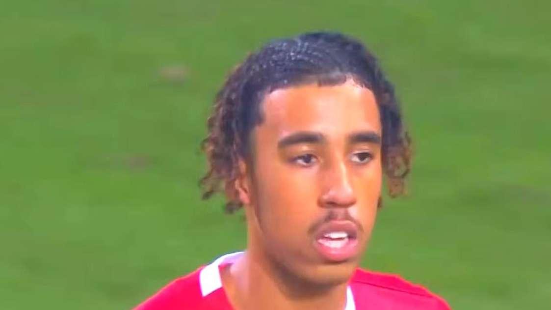 Frenazo al fichaje de Leny Yoro por el Real Madrid