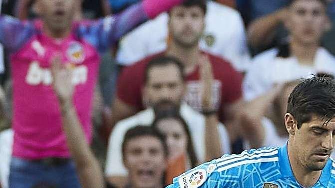 Courtois, sobre Benzema: "Una pena que se vaya, pero lo entendemos"