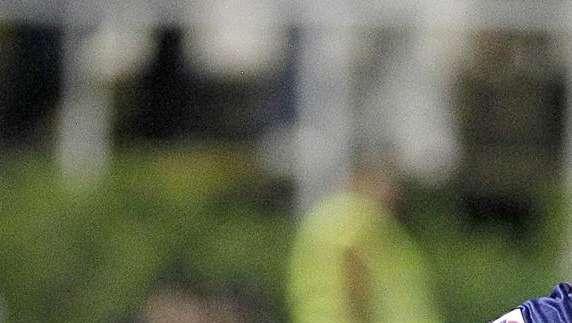 Everton y Liverpool pujan por Montoya