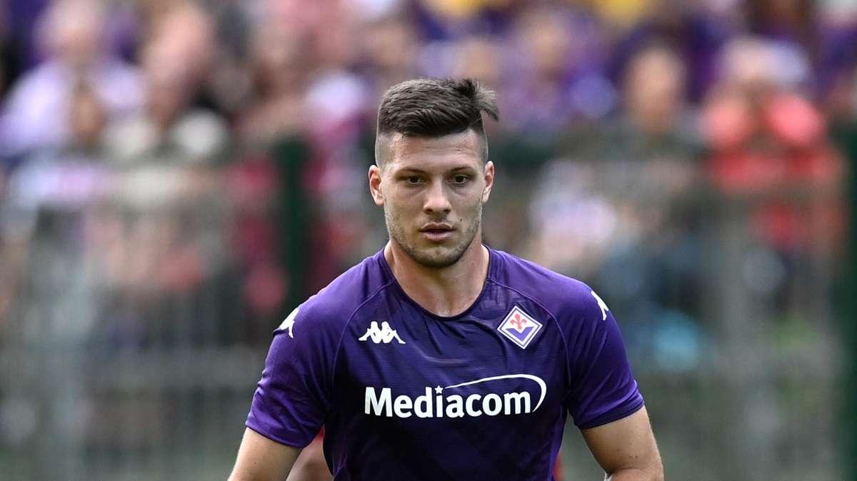 Jovic deslumbra en su primer partido con la Fiore: póker en 30 minutos
