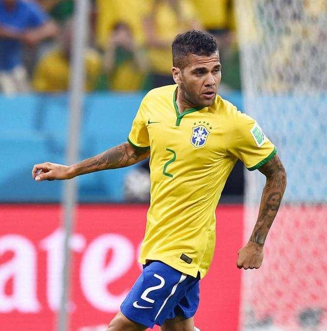 Dani Alves apunta a Brasil tras su renovación frustrada con el PSG