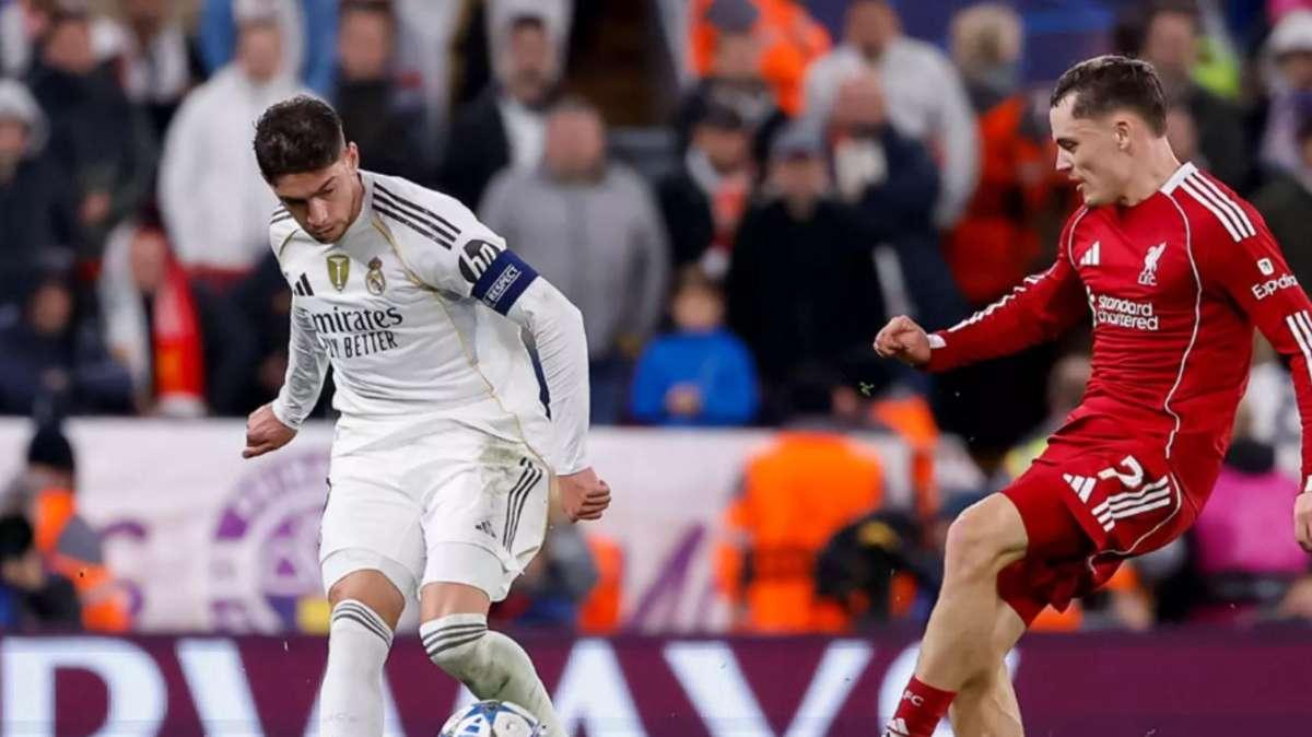 Alarma en el Real Madrid: Fede Valverde se marchó tocado de Anfield