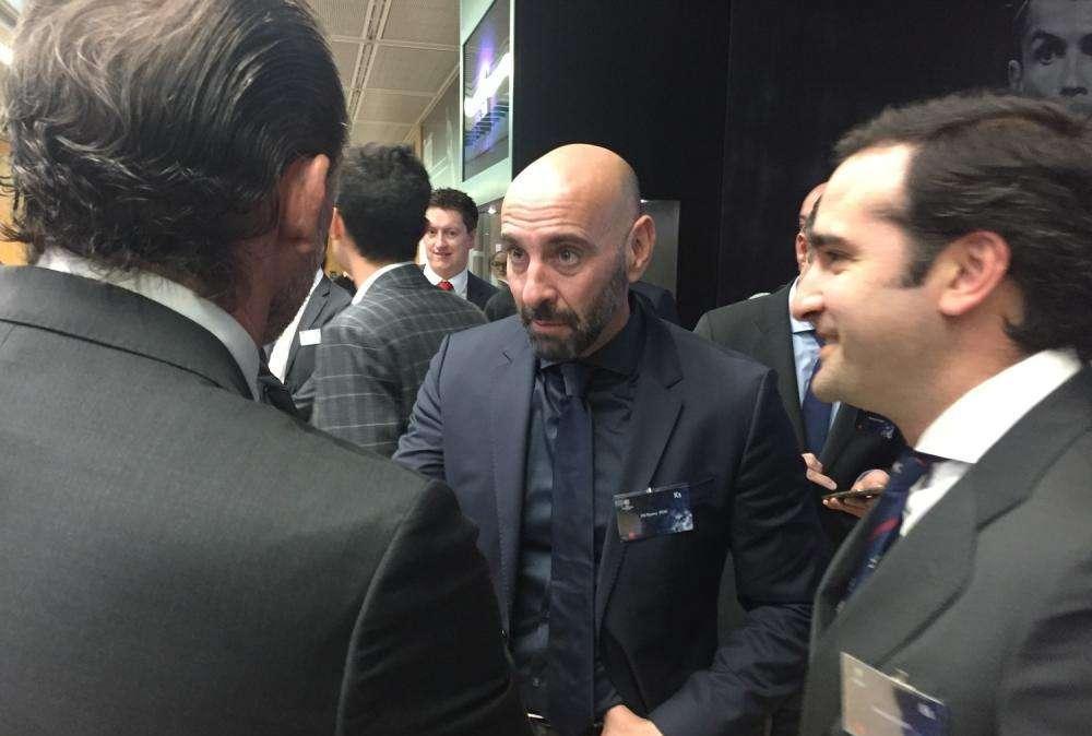 Monchi: "Por lo sucedido a Roma y Juve, el fútbol italiano tiene que levantar la voz"