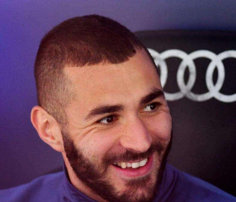 Le 10 Sport - Pierre Ménès pide la vuelta de Benzema a la selección