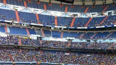 Buen gesto de la Grada Fans, anfitriona de un colectivo minoritario ante el Málaga